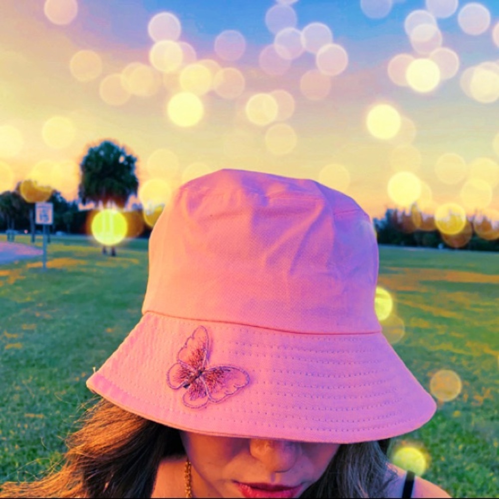 Plain pink butterfly bucket hat✨🌸😍